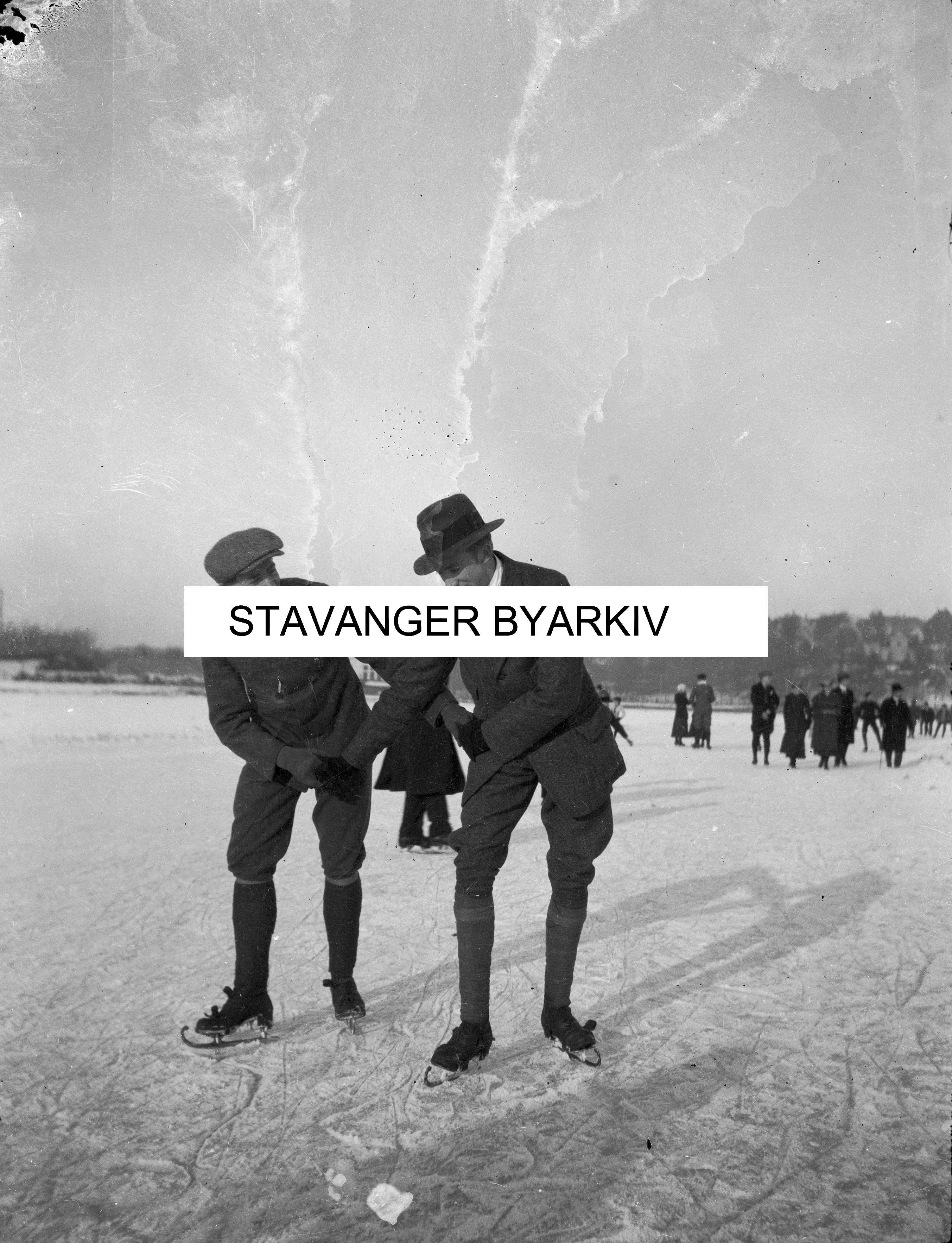 Skøyting Hillevågsvatnet. Foto: Stavanger Byarkiv